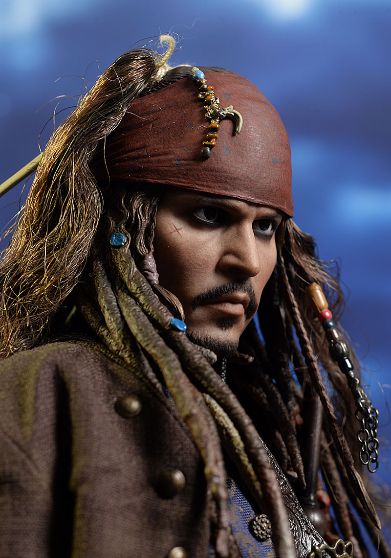 Jack Sparrow Pirates Dead Men Tell No Tales sixth scale action figure by Hot Toys