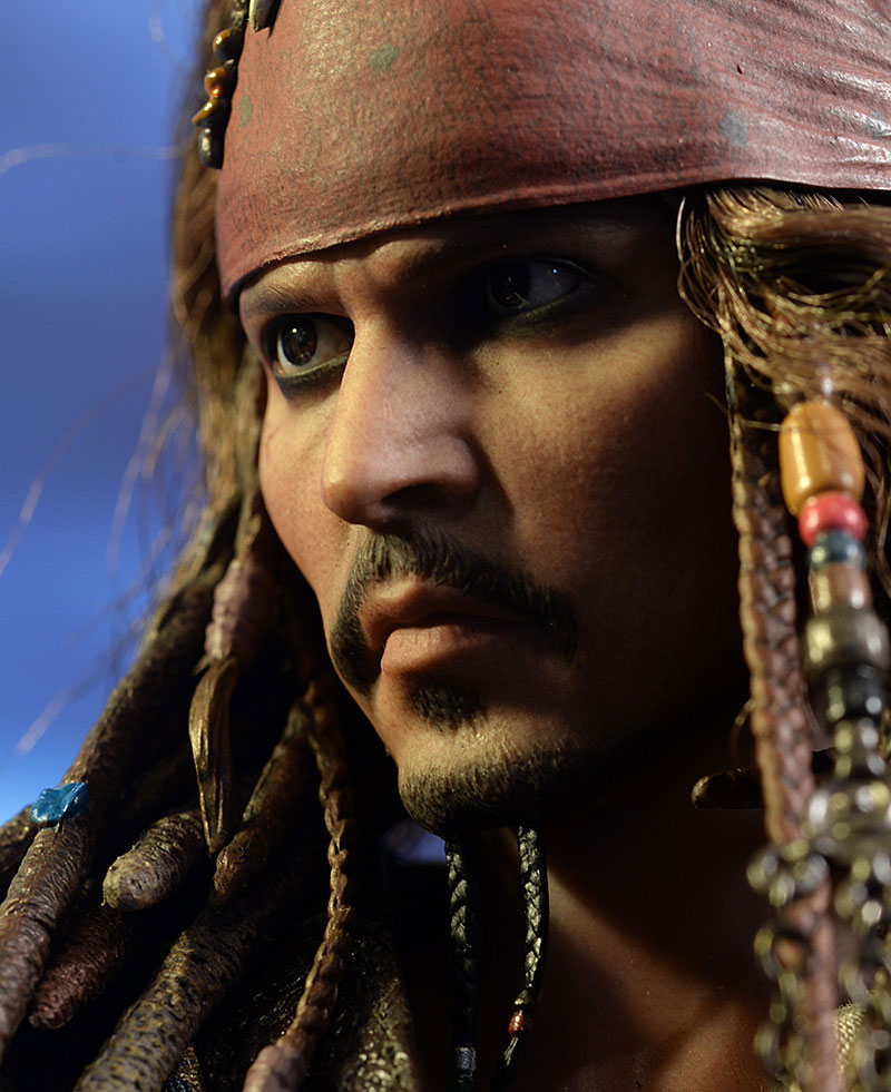 Jack Sparrow Pirates Dead Men Tell No Tales sixth scale action figure by Hot Toys