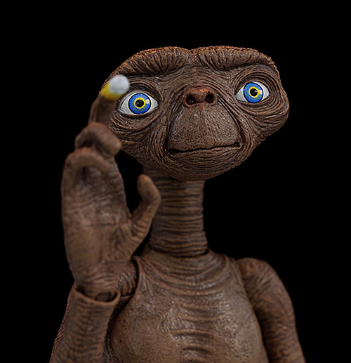 E.T. the Extraterrestrial Ultimate action figure by NECA