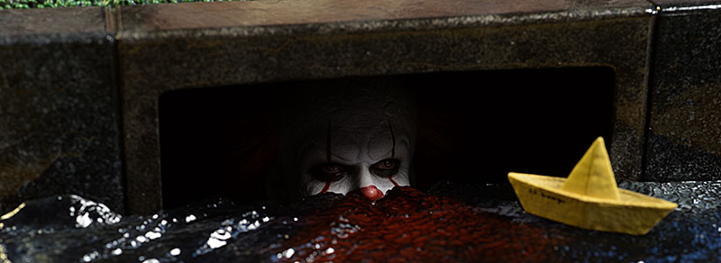 Pennywise IT sixth scale action figure by Hot Toys