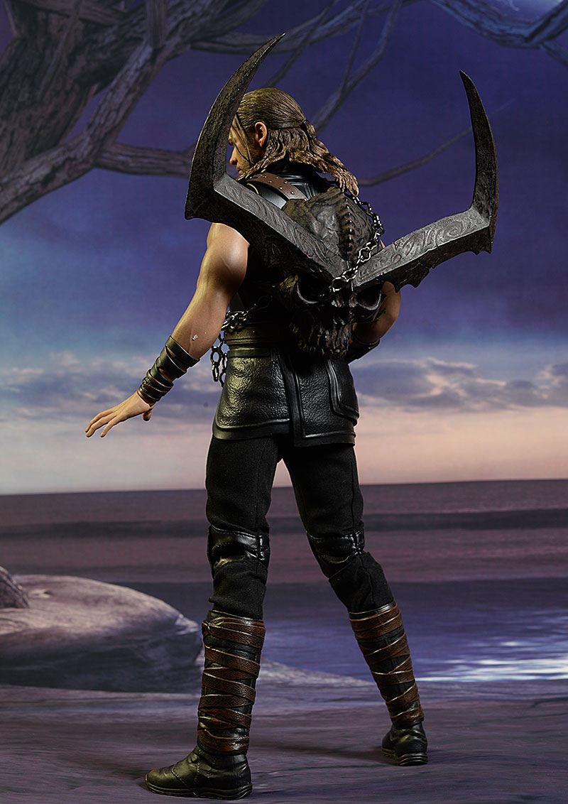 Roadworn Thor Ragnarok sixth scale action figure by Hot Toys