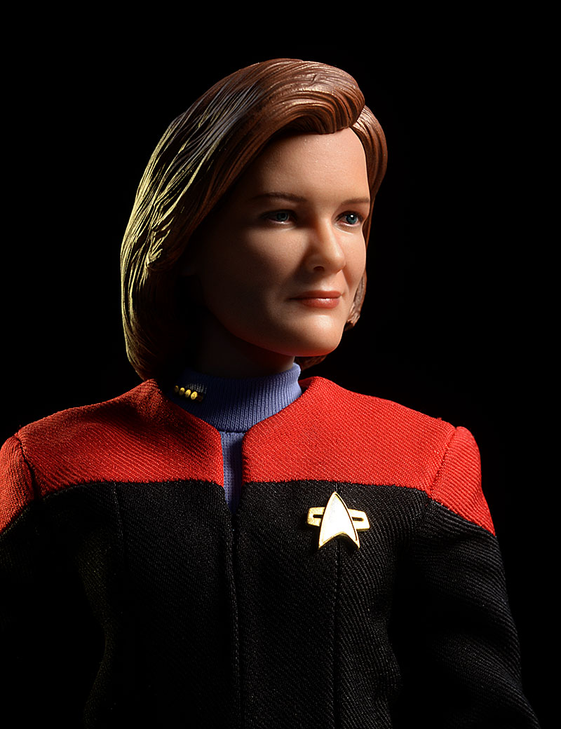 Captain Janeway Star Trek Voyager sixth scale action figure by EXO-6