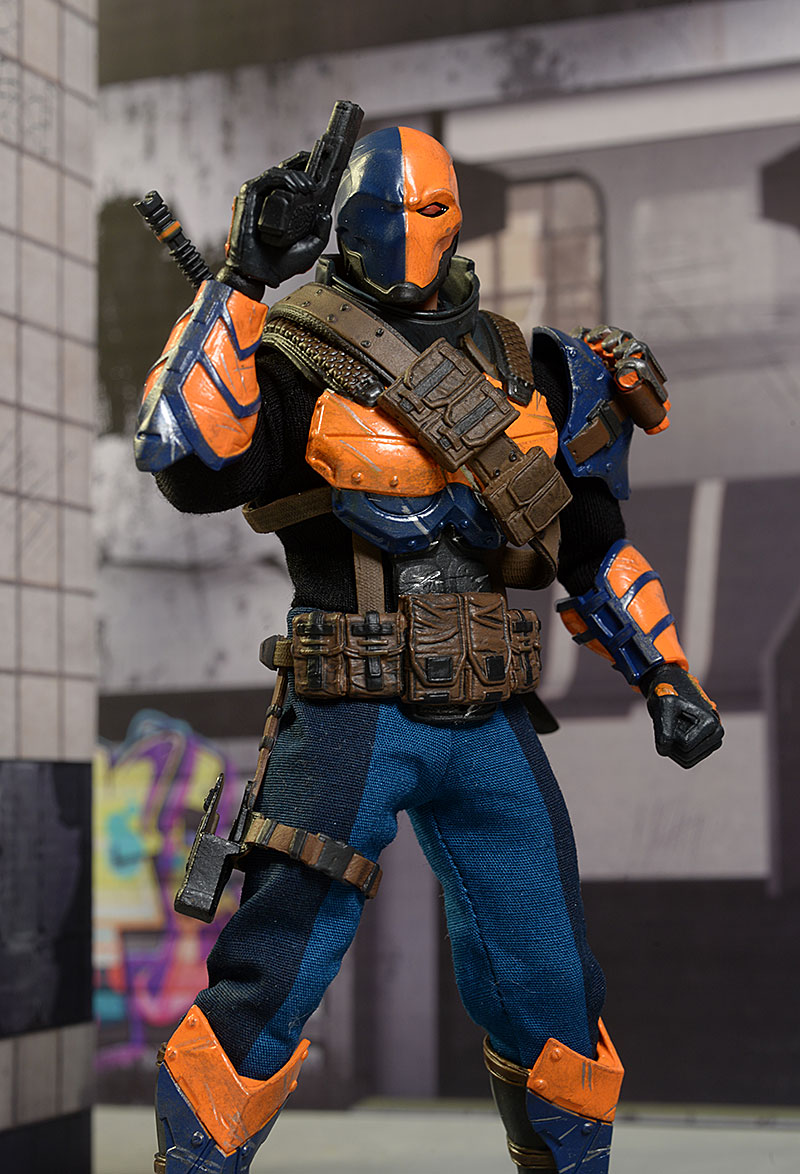 Deathstroke One:12 Collective action figure by Mezco