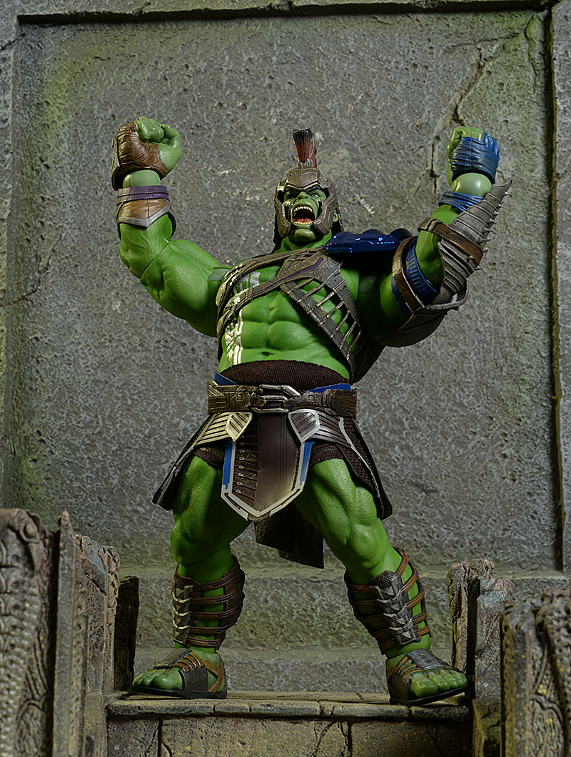 Hulk Thor: Ragnarok One:12 Collective action figure by Mezco