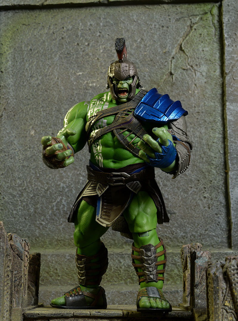 Hulk Thor: Ragnarok One:12 Collective action figure by Mezco