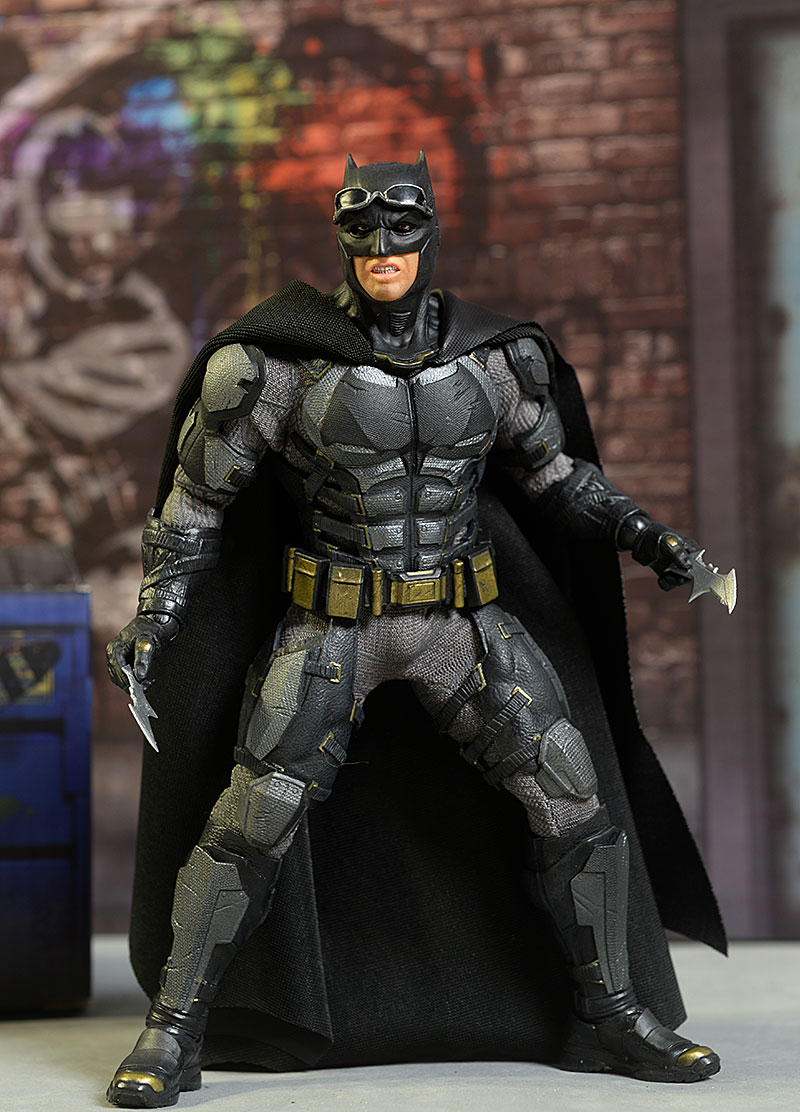 MEZCO ONE:12 COLLECTIVE Tactical Suit Batman JUSTICE LEAGUE Figure DCU IN STOCK 