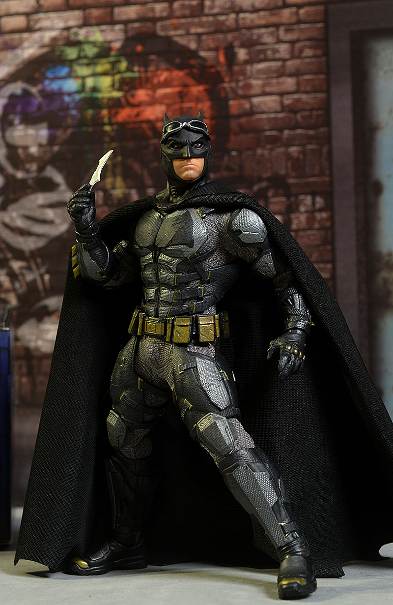 MEZCO ONE:12 COLLECTIVE Tactical Suit Batman JUSTICE LEAGUE Figure DCU IN STOCK 