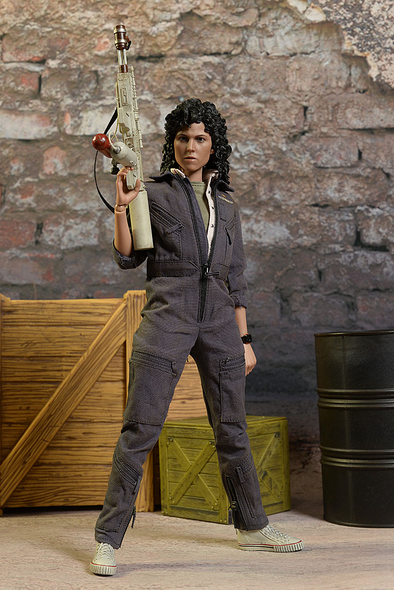 Ellen Ripley Alien sixth scale action figure by Hot Toys