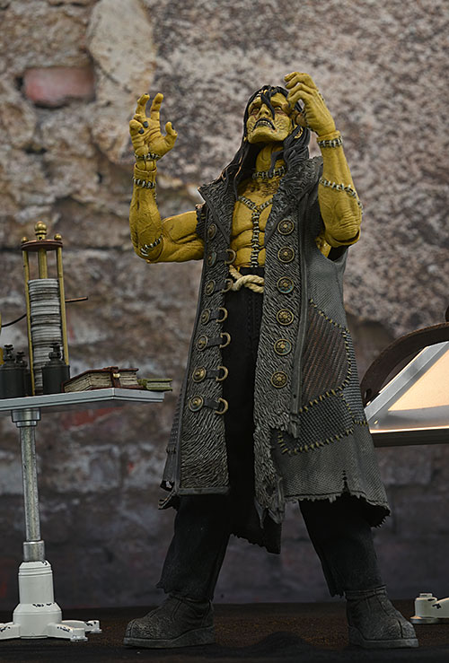 Frankenstein's Creature Figura Obscura action figure review