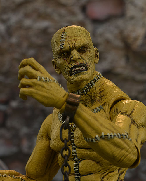 Frankenstein's Creature Figura Obscura action figure review
