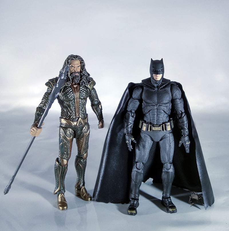 Guest Review and photos of Justice League Batman 056 MAFEX action figure