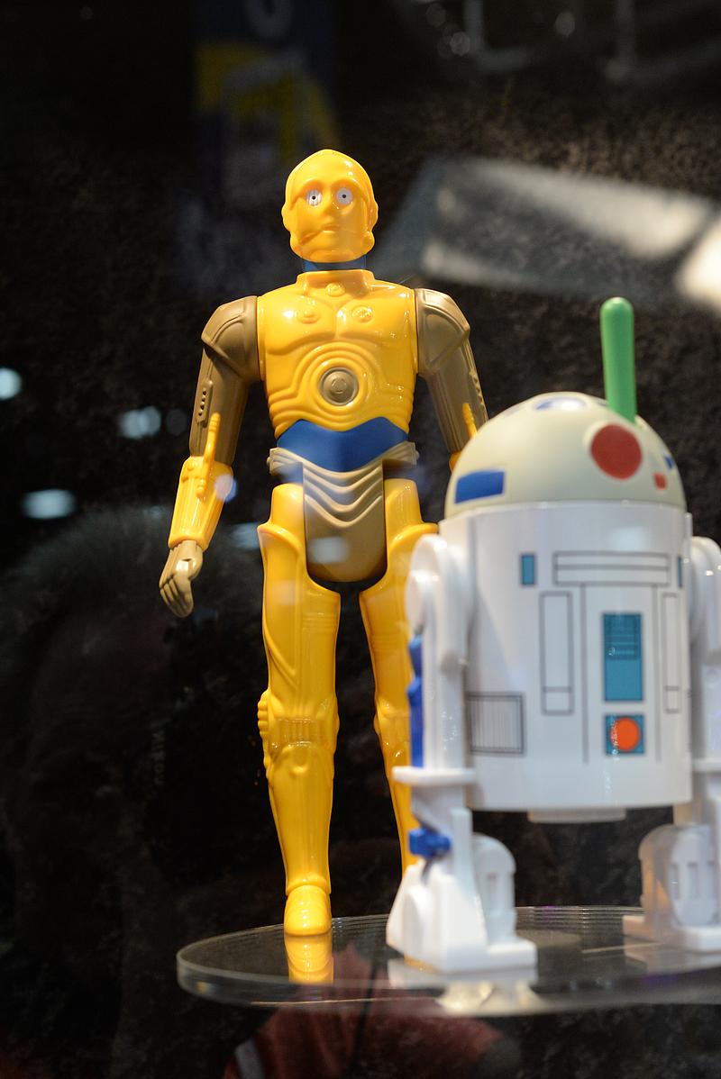 http://www.mwctoys.com/sdcc2015/images/sdcc2015_gentlegiant_17.jpg
