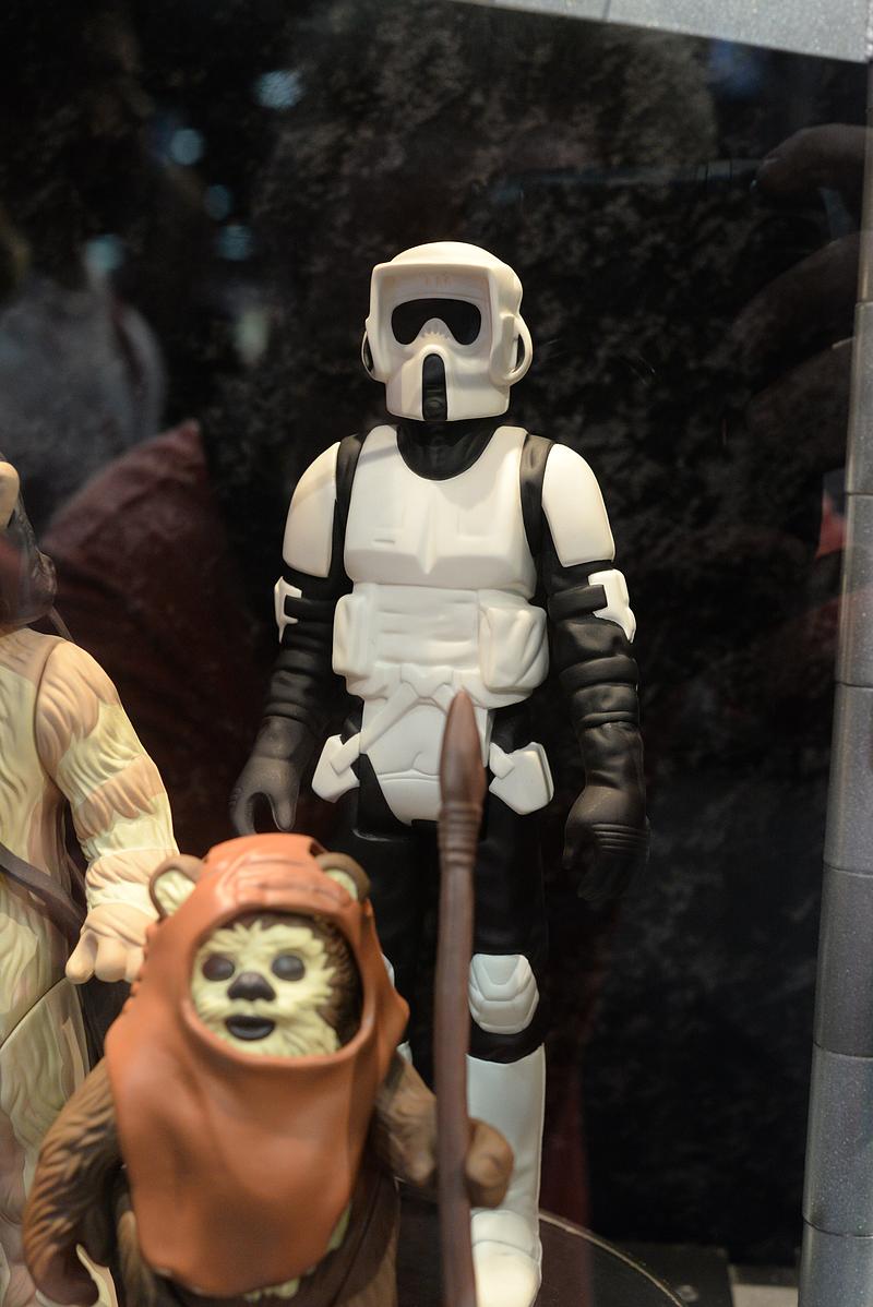 http://www.mwctoys.com/sdcc2015/images/sdcc2015_gentlegiant_21.jpg