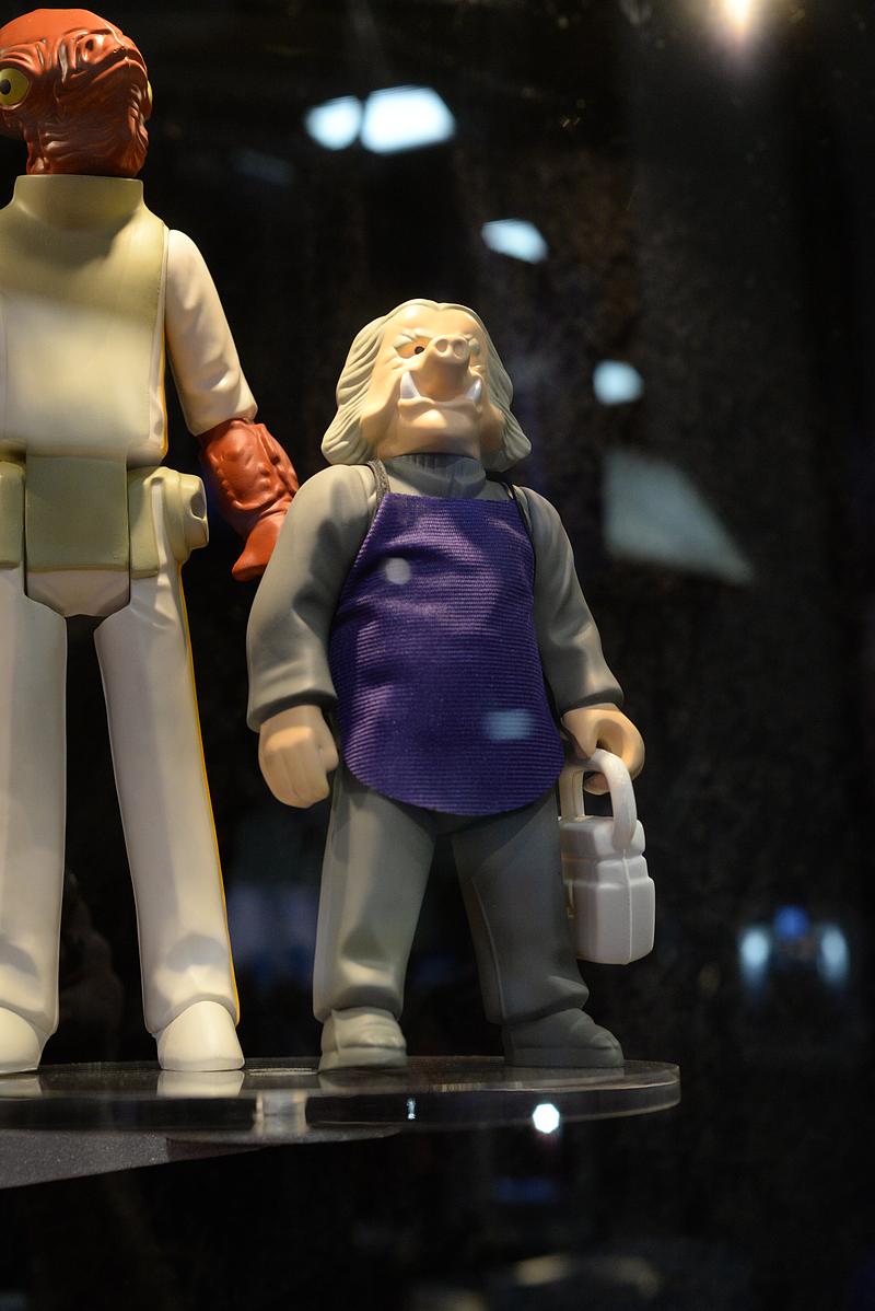 http://www.mwctoys.com/sdcc2015/images/sdcc2015_gentlegiant_25.jpg