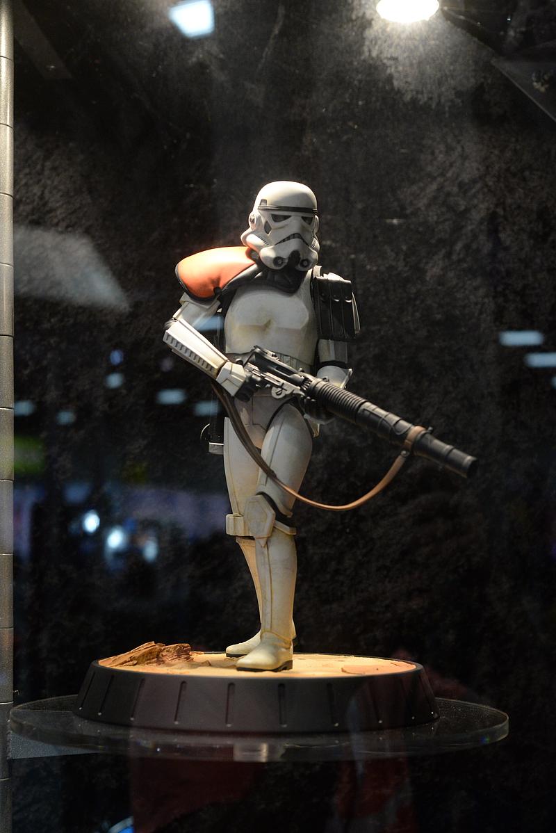 http://www.mwctoys.com/sdcc2015/images/sdcc2015_gentlegiant_27.jpg