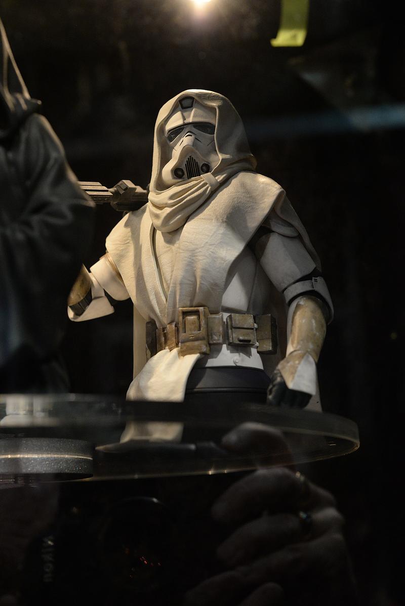 http://www.mwctoys.com/sdcc2015/images/sdcc2015_gentlegiant_34.jpg