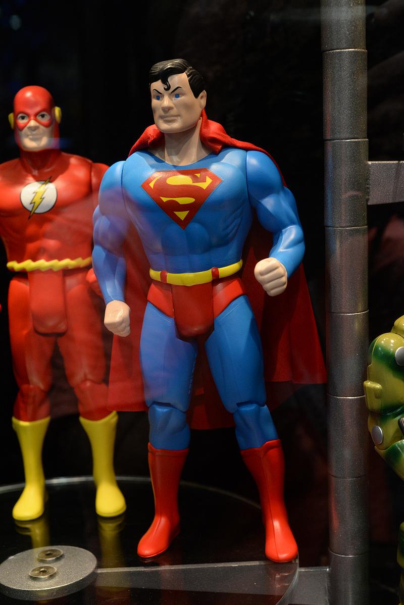 http://www.mwctoys.com/sdcc2015/images/sdcc2015_gentlegiant_40.jpg