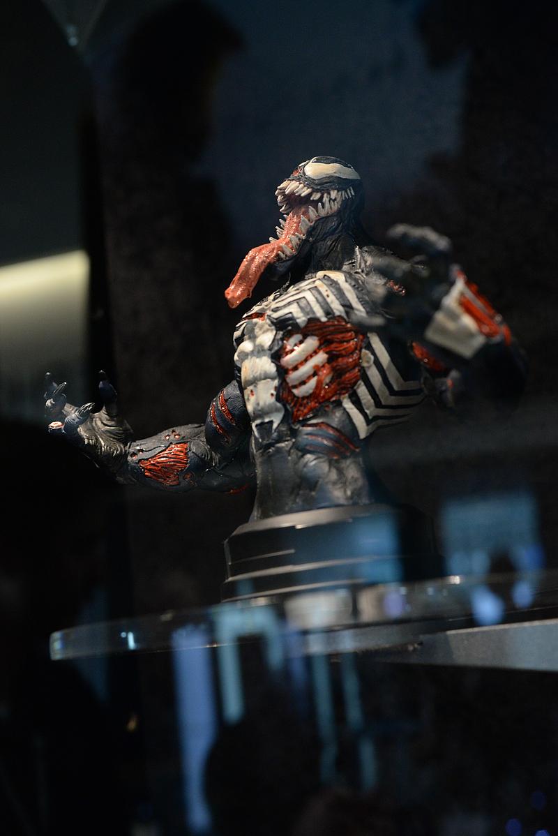 http://www.mwctoys.com/sdcc2015/images/sdcc2015_gentlegiant_66.jpg