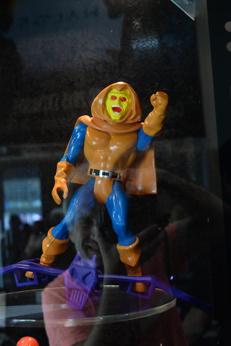http://www.mwctoys.com/sdcc2015/images/sdcc2015_gentlegiant_67.jpg