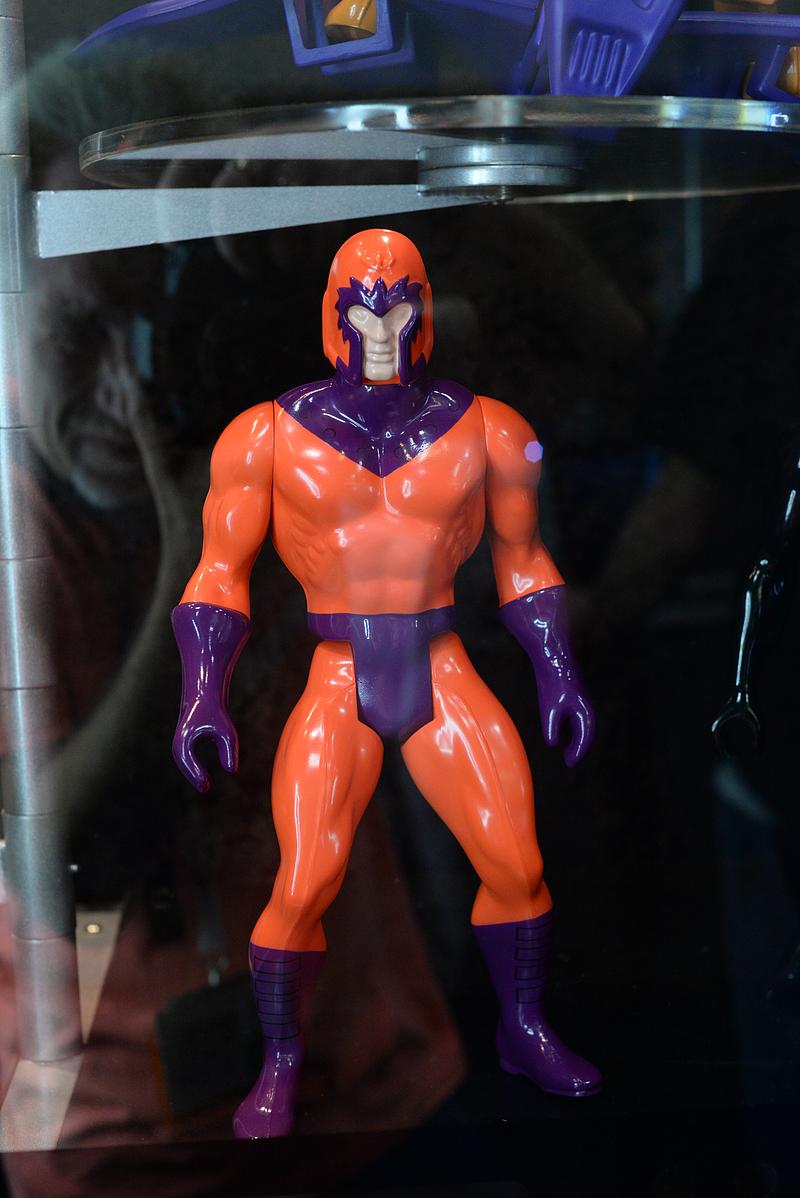 http://www.mwctoys.com/sdcc2015/images/sdcc2015_gentlegiant_68.jpg