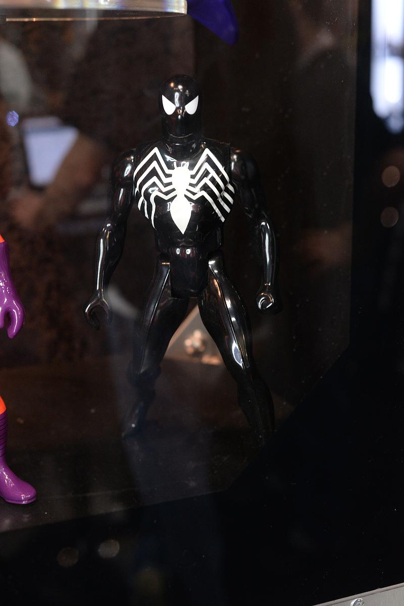 http://www.mwctoys.com/sdcc2015/images/sdcc2015_gentlegiant_69.jpg
