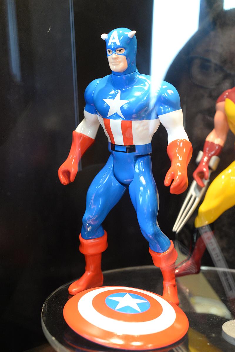 http://www.mwctoys.com/sdcc2015/images/sdcc2015_gentlegiant_70.jpg