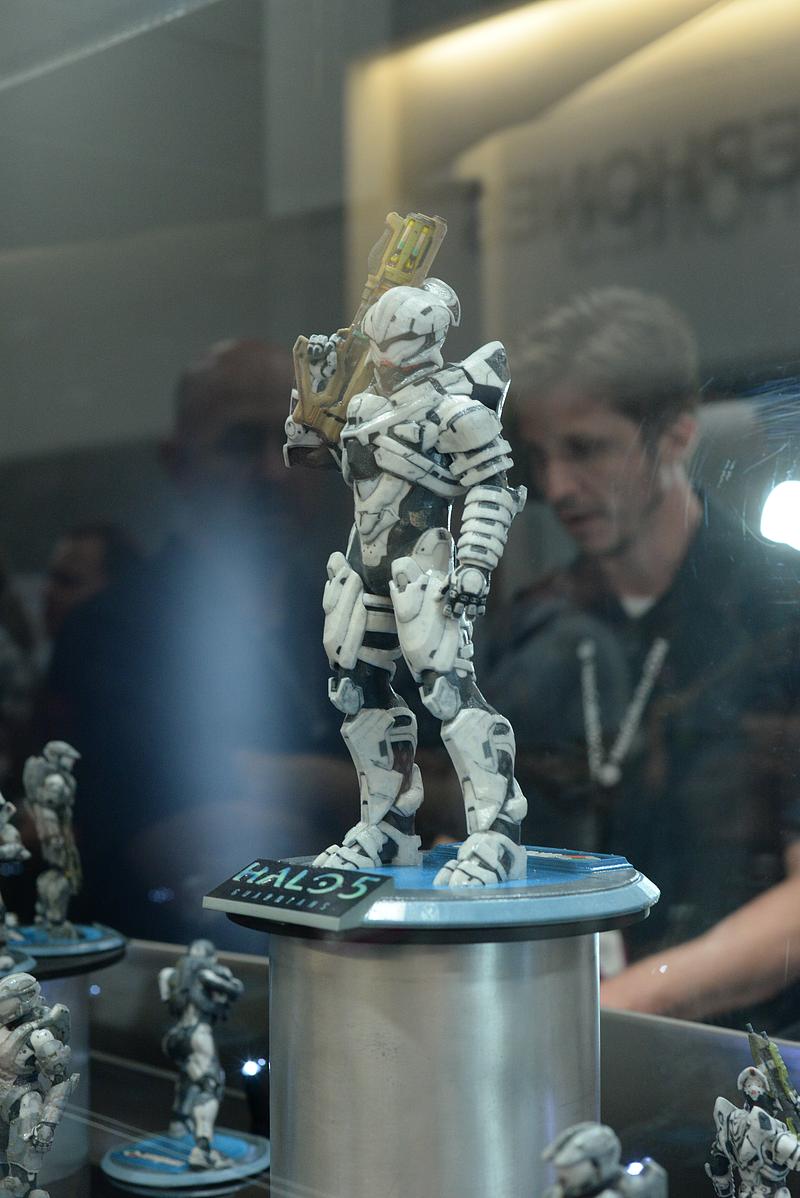 http://www.mwctoys.com/sdcc2015/images/sdcc2015_gentlegiant_76.jpg