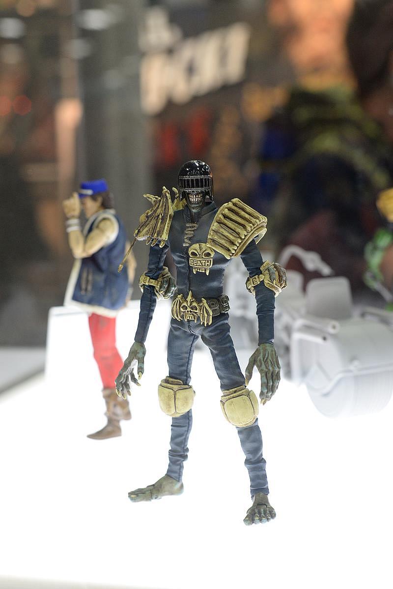 http://www.mwctoys.com/sdcc2015/images/sdcc2015_threea_34.jpg