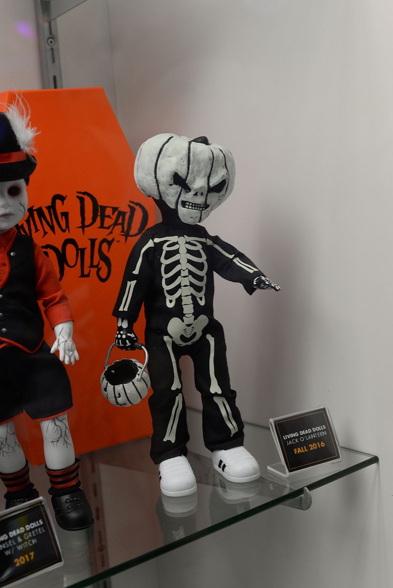 SDCC 2016 San Diego Comic-Con Mezco Toyz